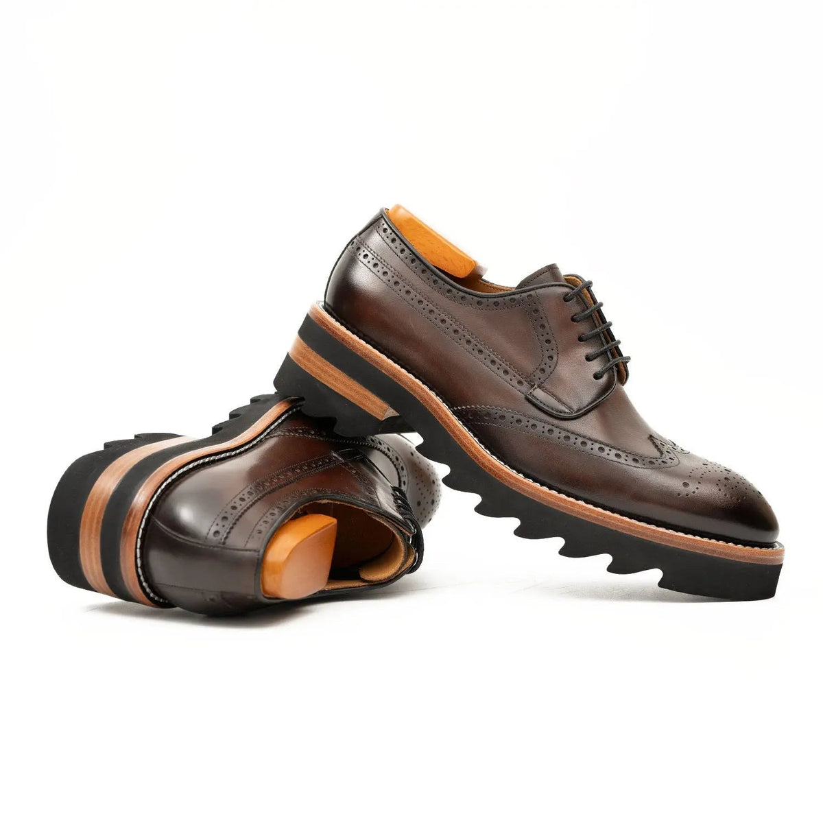 Calfskin Brogue Derby Shoes with Unique Leather Brown